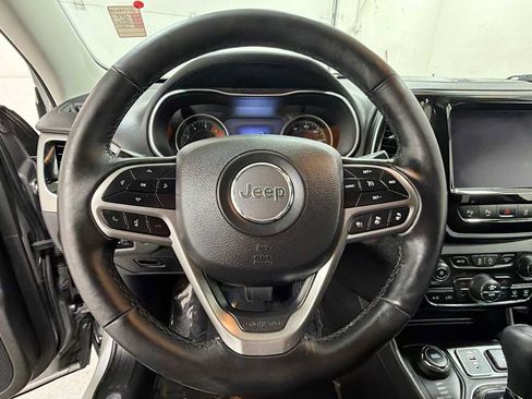 Used 2019 Jeep Cherokee Limited w/ Luxury Group AWD/4WD image 16
