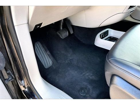 Used 2024 Chrysler Pacifica Touring-L FWD image 30