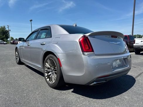 Used 2018 Chrysler 300 S w/ 300S Premium Group RWD image 10
