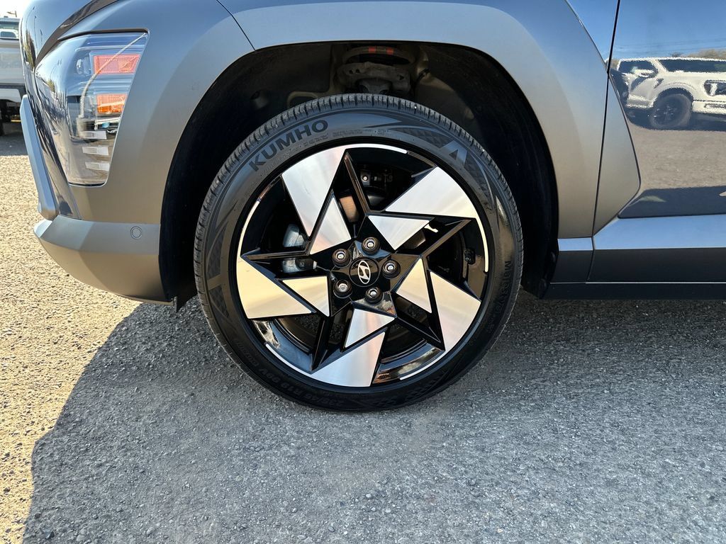 Certified 2024 Hyundai Kona Limited AWD/4WD image 11