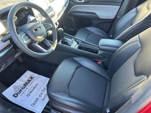 Used 2025 Jeep Compass Latitude image 4