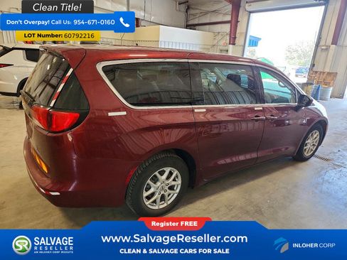 Used 2022 Chrysler Voyager LX FWD image 4