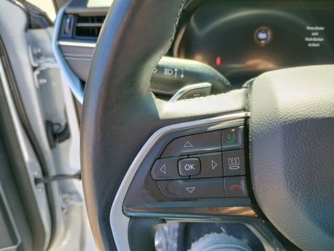 Used 2022 Jeep Grand Cherokee L Laredo image 28