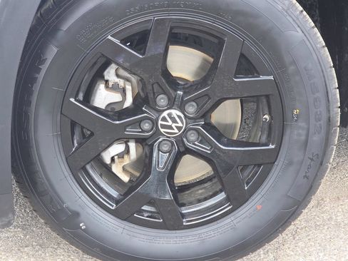 Used 2024 Volkswagen Atlas Peak Edition SE AWD/4WD image 10