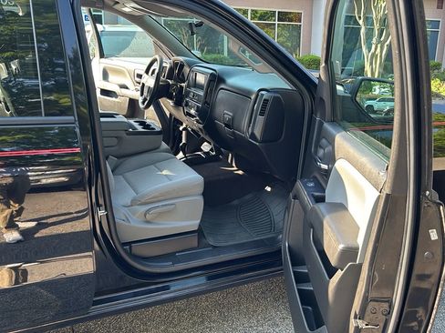 Used 2018 Chevrolet Silverado 1500 Custom w/ Custom Value Package image 18