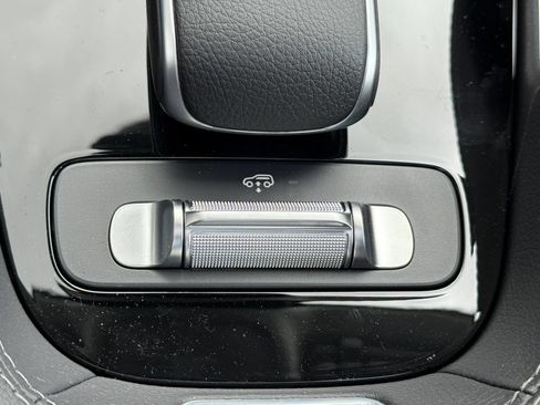 Used 2025 Mercedes-Benz GLS 450 4MATIC image 32