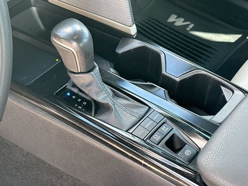 Used 2025 Toyota Camry SE FWD image 19