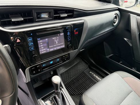 Used 2018 Toyota Corolla LE image 24