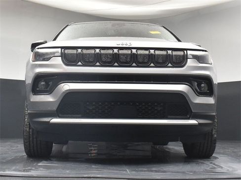 Used 2022 Jeep Compass Limited image 31