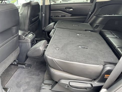 Used 2025 Nissan Pathfinder SL AWD/4WD image 25