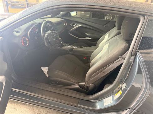 Used 2022 Chevrolet Camaro LS RWD image 17