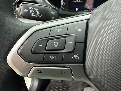 Certified 2022 Volkswagen Taos SEL w/ Panoramic Sunroof Package image 28