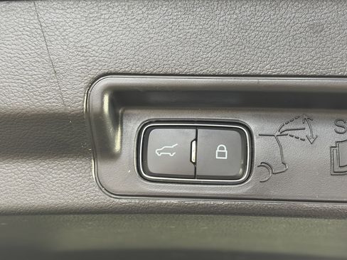 Used 2022 Ford Explorer XLT w/ Equipment Group 202A image 15