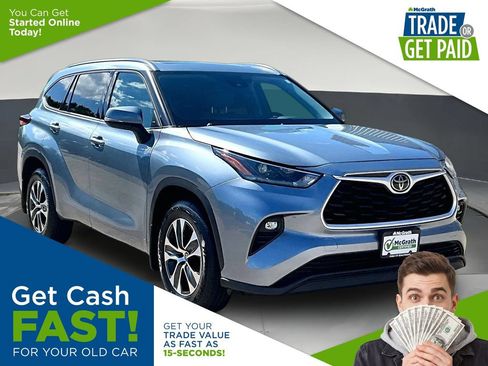 Used 2021 Toyota Highlander XLE AWD/4WD image 1