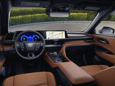 New 2025 Toyota Crown Signia image 20