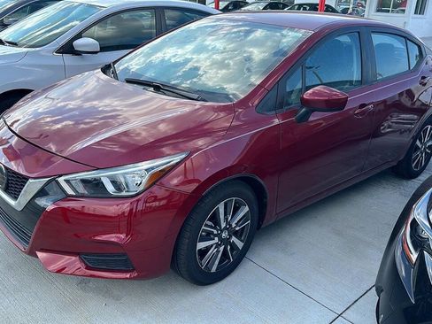 Used 2021 Nissan Versa SV FWD image 4