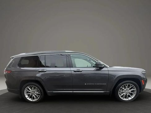 Used 2023 Jeep Grand Cherokee L Summit w/ Advanced Protech Group IV AWD/4WD image 4