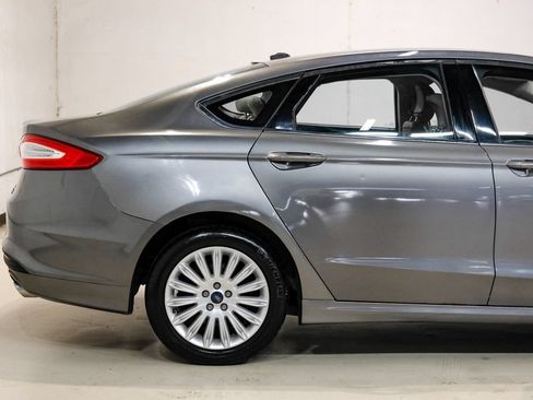 Used 2014 Ford Fusion SE FWD image 12