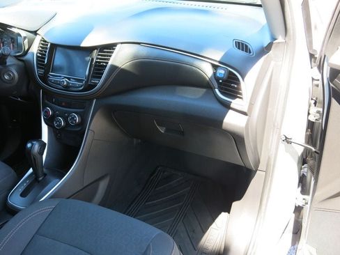 Used 2022 Chevrolet Trax LS w/ Tint and Cruise Package AWD/4WD image 12