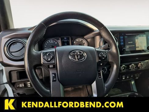 Used 2019 Toyota Tacoma TRD Off-Road w/ Technology Package AWD/4WD image 13