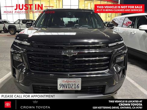 Used 2024 Chevrolet Traverse LT w/ Midnight/Sport Edition FWD image 2