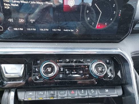 Used 2023 GMC Sierra 1500 Denali w/ Technology Package AWD/4WD image 7