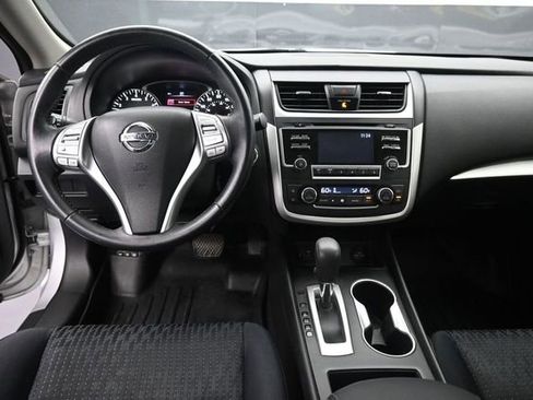 Used 2016 Nissan Altima 2.5 SV FWD image 12