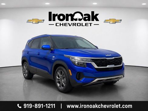 Used 2023 Kia Seltos LX AWD/4WD image 1