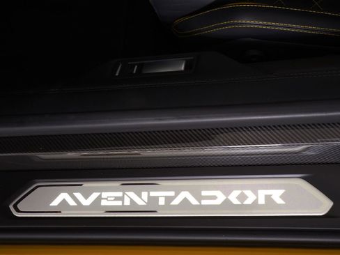 Used 2018 Lamborghini Aventador S AWD/4WD image 27