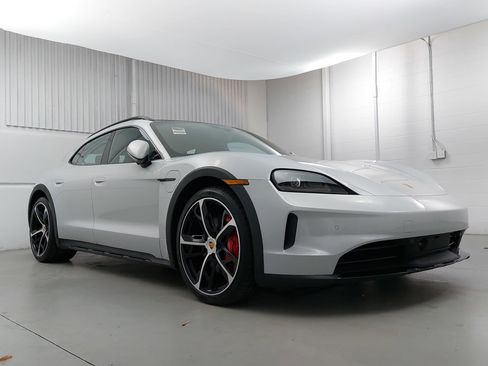 Used 2025 Porsche Taycan 4S image 9