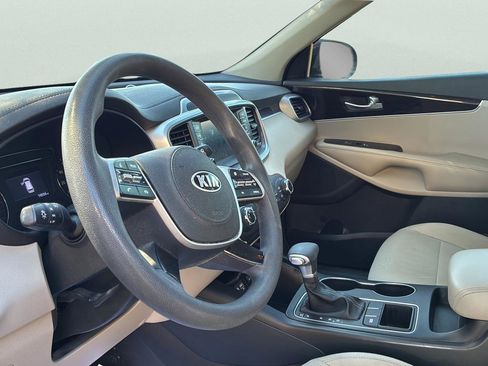 Used 2020 Kia Sorento LX image 25