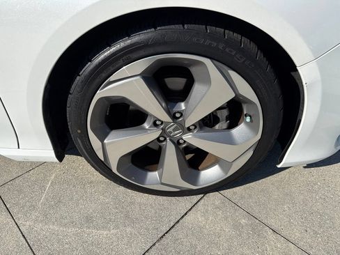 Used 2018 Honda Accord Touring image 22