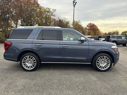 Certified 2023 Ford Expedition Platinum image 5