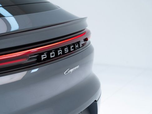 Certified 2026 Porsche Cayenne GTS AWD/4WD image 13