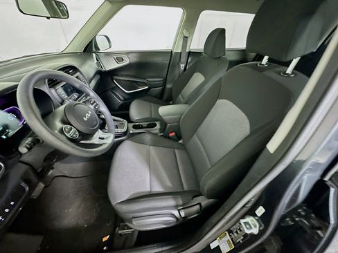 Used 2025 Kia Soul LX w/ LX Technology Package image 13