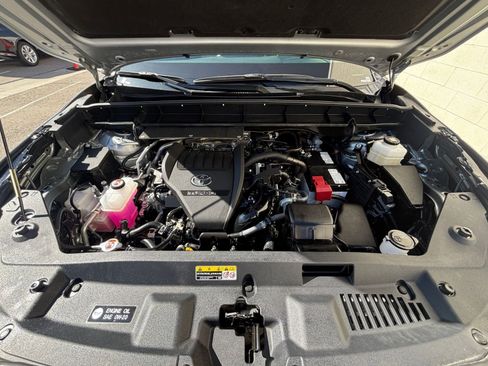 Used 2025 Toyota Highlander LE image 33