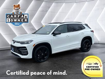 Used 2025 Volkswagen Tiguan SE R-Line