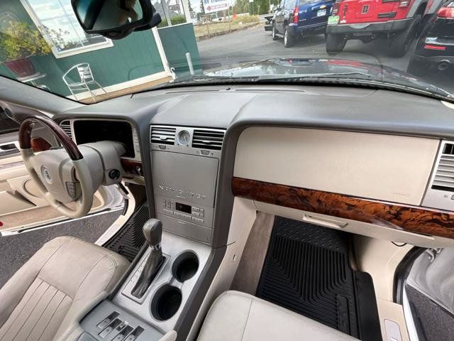 Used 2004 Lincoln Navigator Luxury AWD/4WD image 20