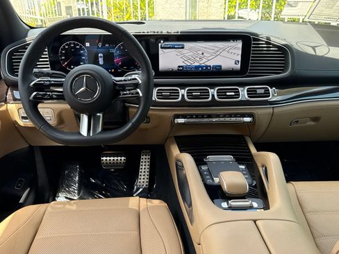 Used 2025 Mercedes-Benz GLS 580 4MATIC image 39