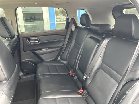 Used 2021 Nissan Rogue SV w/ Premium Package image 10