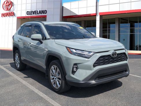 Used 2022 Toyota RAV4 XLE Premium image 2