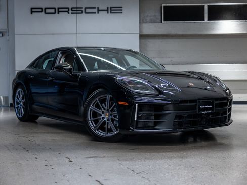 Certified 2025 Porsche Panamera image 10
