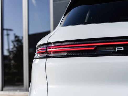 Certified 2026 Porsche Cayenne AWD/4WD image 14