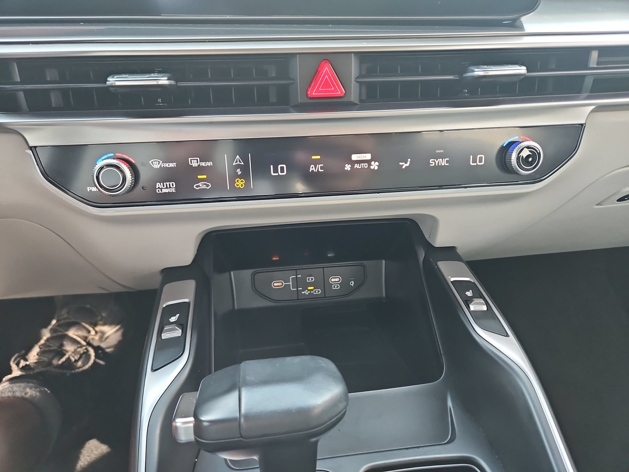 Used 2025 Kia Sorento S FWD image 32