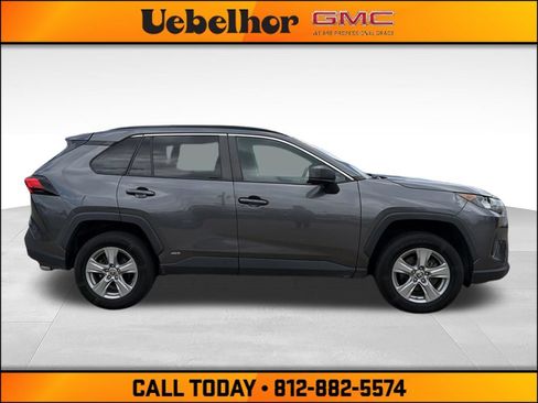 Used 2022 Toyota RAV4 LE AWD/4WD image 3