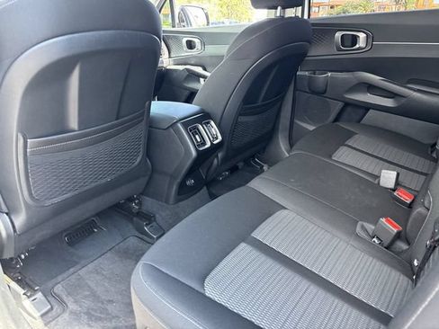 Used 2025 Kia Sorento LX FWD image 17