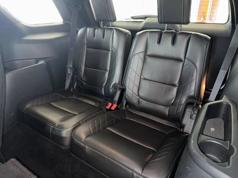 Used 2018 Ford Explorer Platinum AWD/4WD image 36