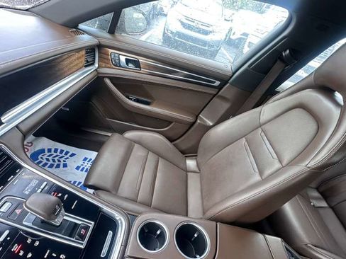 Used 2019 Porsche Panamera RWD image 11