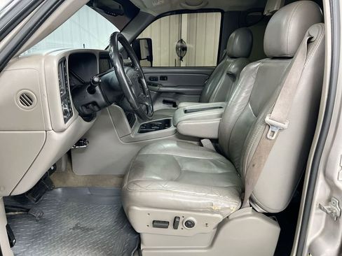Used 2004 Chevrolet Silverado 2500 LT w/ Heavy-Duty Power Package AWD/4WD image 17