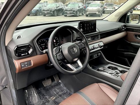 Used 2025 Honda Pilot Elite image 18